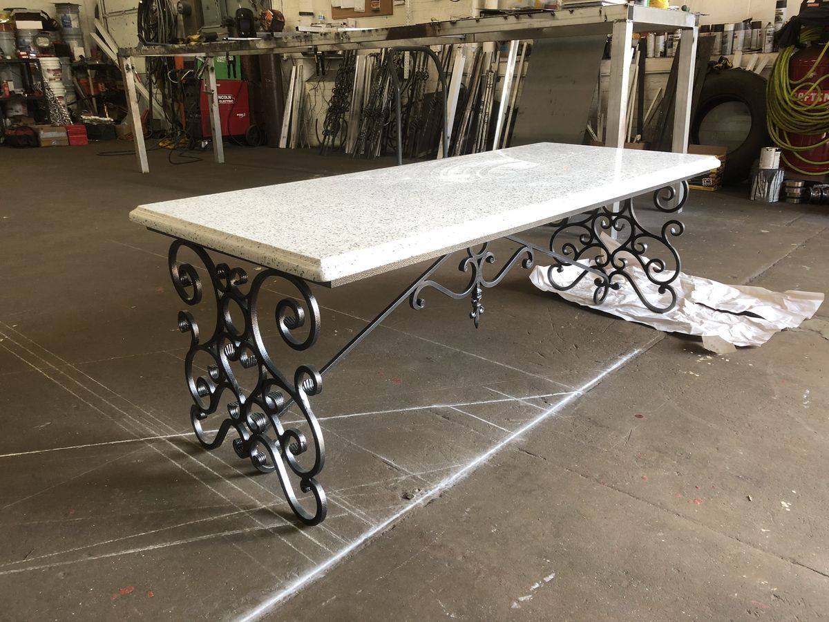 Demir masa modelleri